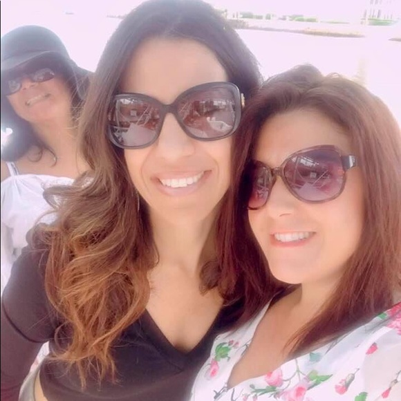 Hi, welcome to my closet!! - Picture 5 of 7